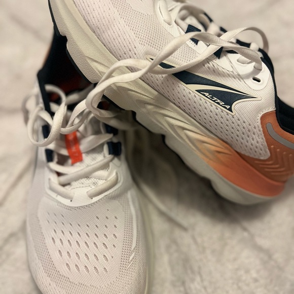 Altra Provision Sneakers like new - Picture 2 of 8